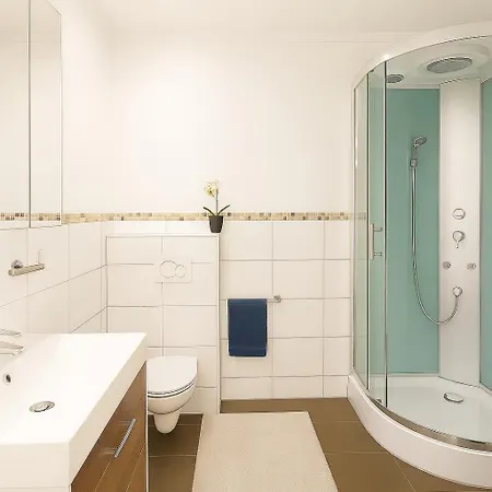 Leta Homes - Komfortables Gaestehaus - Eigene Parkplaetze & Traumterrasse Apartmán Straubing