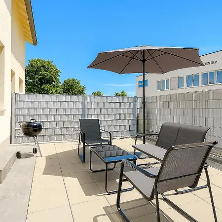 Leta Homes - Komfortables Gaestehaus - Eigene Parkplaetze & Traumterrasse Apartmán Straubing