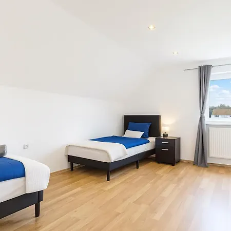 Leta Homes - Komfortables Gaestehaus - Eigene Parkplaetze & Traumterrasse Στράουμπινγκ