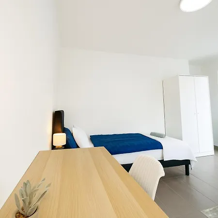 Leta Homes - Komfortables Gaestehaus - Eigene Parkplaetze & Traumterrasse *