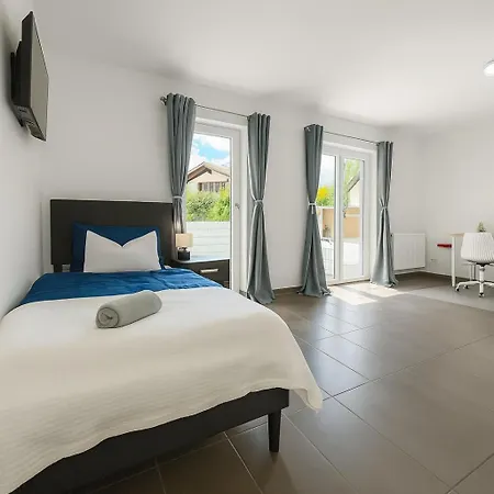 Leta Homes - Komfortables Gaestehaus - Eigene Parkplaetze & Traumterrasse Apartmán *