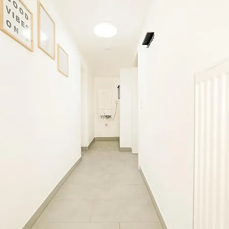 Leta Homes - Komfortables Gaestehaus - Eigene Parkplaetze & Traumterrasse * Straubing