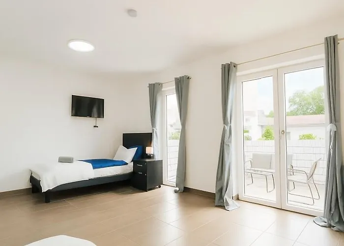 Leta Homes - Komfortables Gaestehaus - Eigene Parkplaetze & Traumterrasse * Στράουμπινγκ