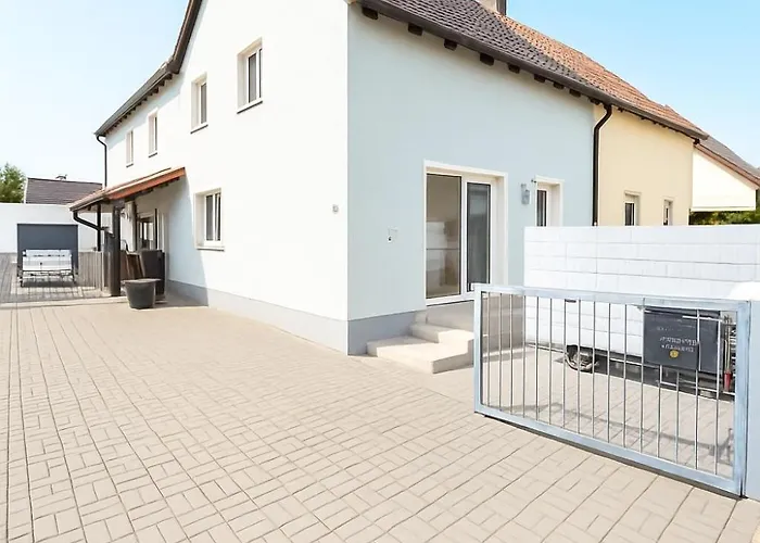 Leta Homes - Komfortables Gaestehaus - Eigene Parkplaetze & Traumterrasse Διαμέρισμα Στράουμπινγκ
