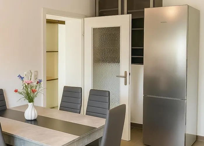 Leta Homes - Komfortables Gaestehaus - Eigene Parkplaetze & Traumterrasse *