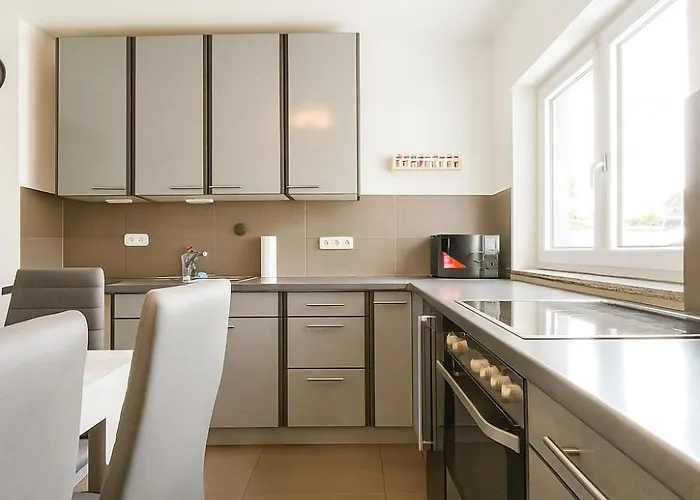 Leta Homes - Komfortables Gaestehaus - Eigene Parkplaetze & Traumterrasse Διαμέρισμα