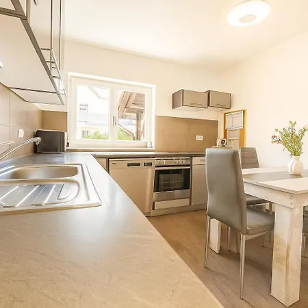 アパート Leta Homes - Komfortables Gaestehaus - Eigene Parkplaetze & Traumterrasse