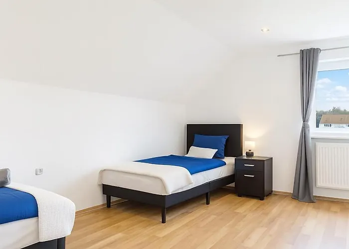 Leta Homes - Komfortables Gaestehaus - Eigene Parkplaetze & Traumterrasse Straubing