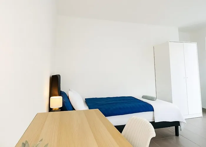 Leta Homes - Komfortables Gaestehaus - Eigene Parkplaetze & Traumterrasse *